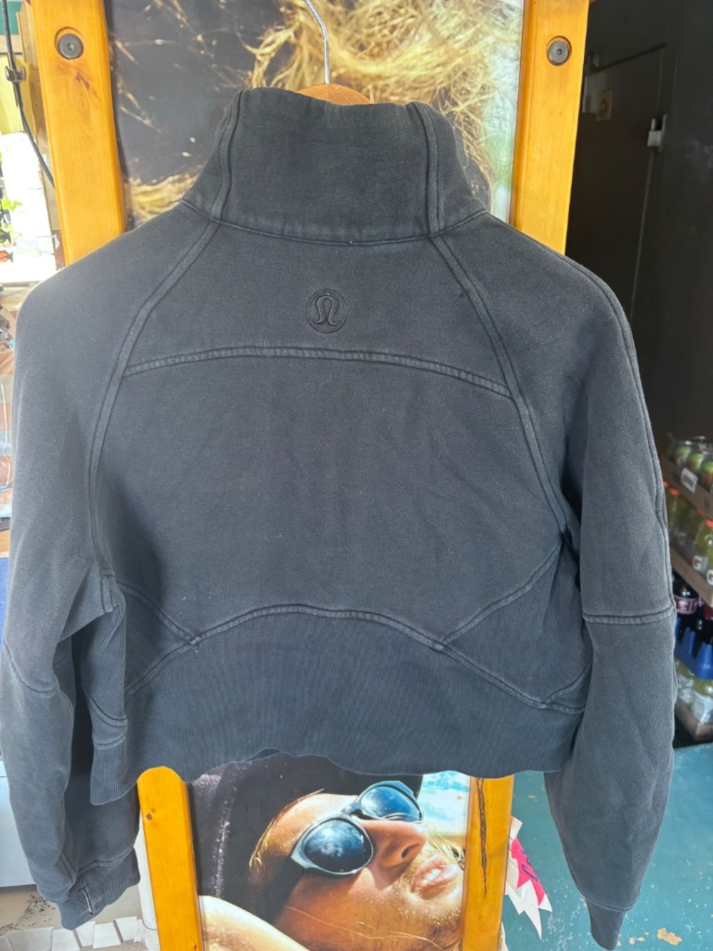 Cropped Scuba - Picture 2 of 2